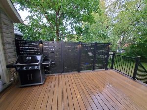 Aluminum privacy screen with lights
